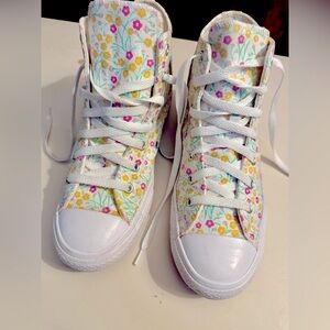 Ditsy Floral Chuck Taylor All Star Size 5 Junior